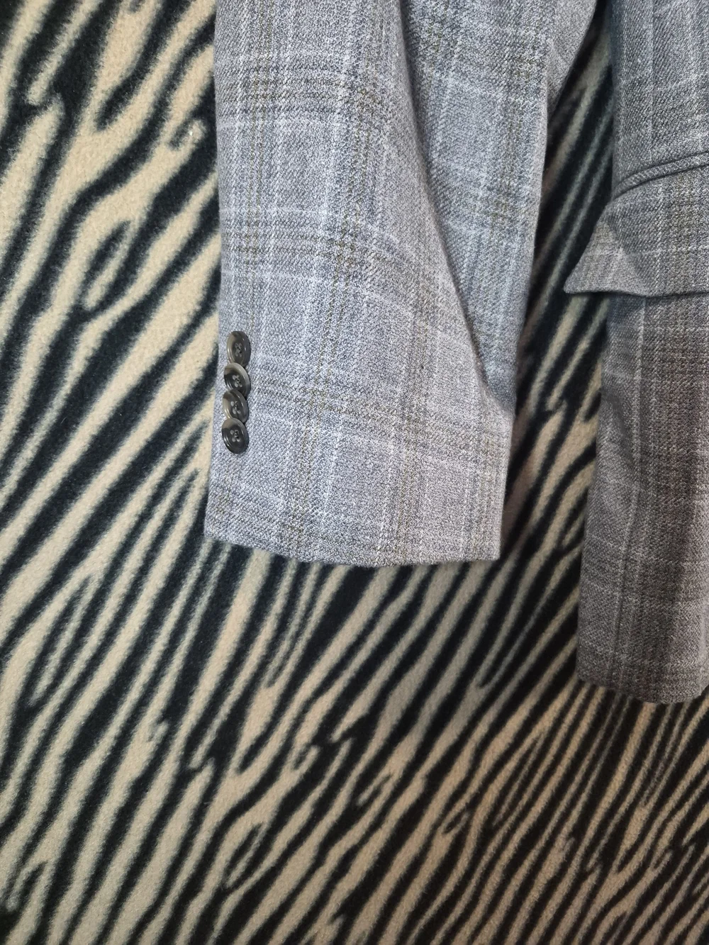 Jos. A. Bank Reserve Men's Grey Plaid Blazer Silk & Wool Mesh Woven in Italy 44R